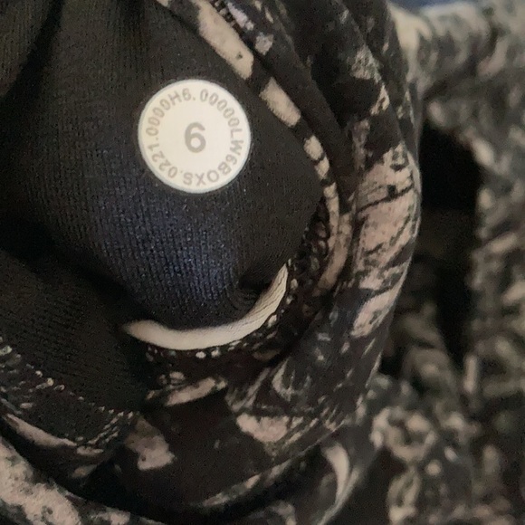 🔥 Lululemon Align 21” Blossom Black Size 4 or 6 - Picture 8 of 9